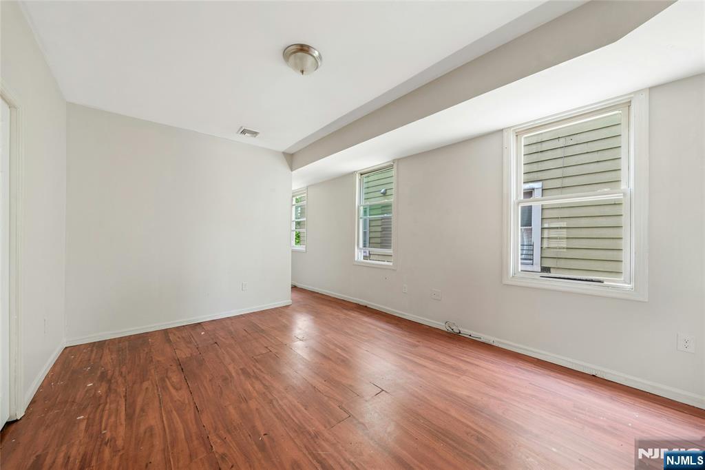 48 Seymour Avenue Property Photo 28