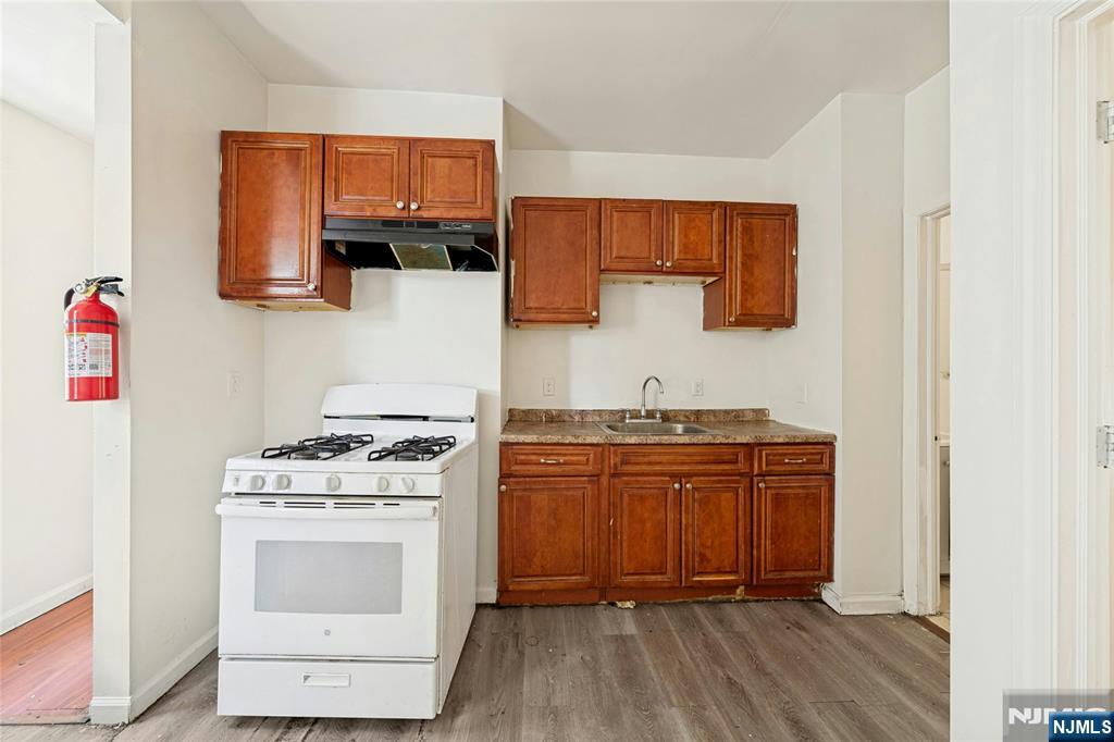 48 Seymour Avenue Property Photo 31