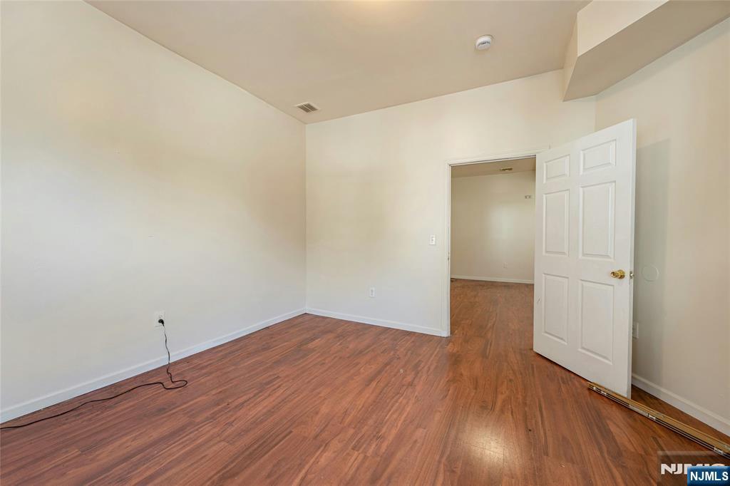 48 Seymour Avenue Property Photo 33