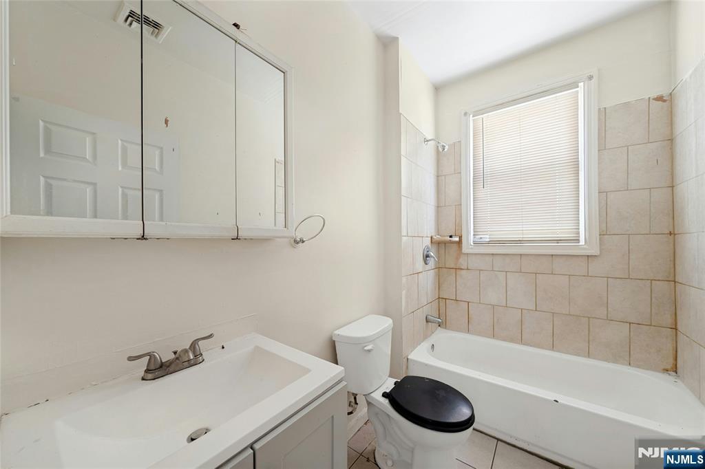 48 Seymour Avenue Property Photo 35
