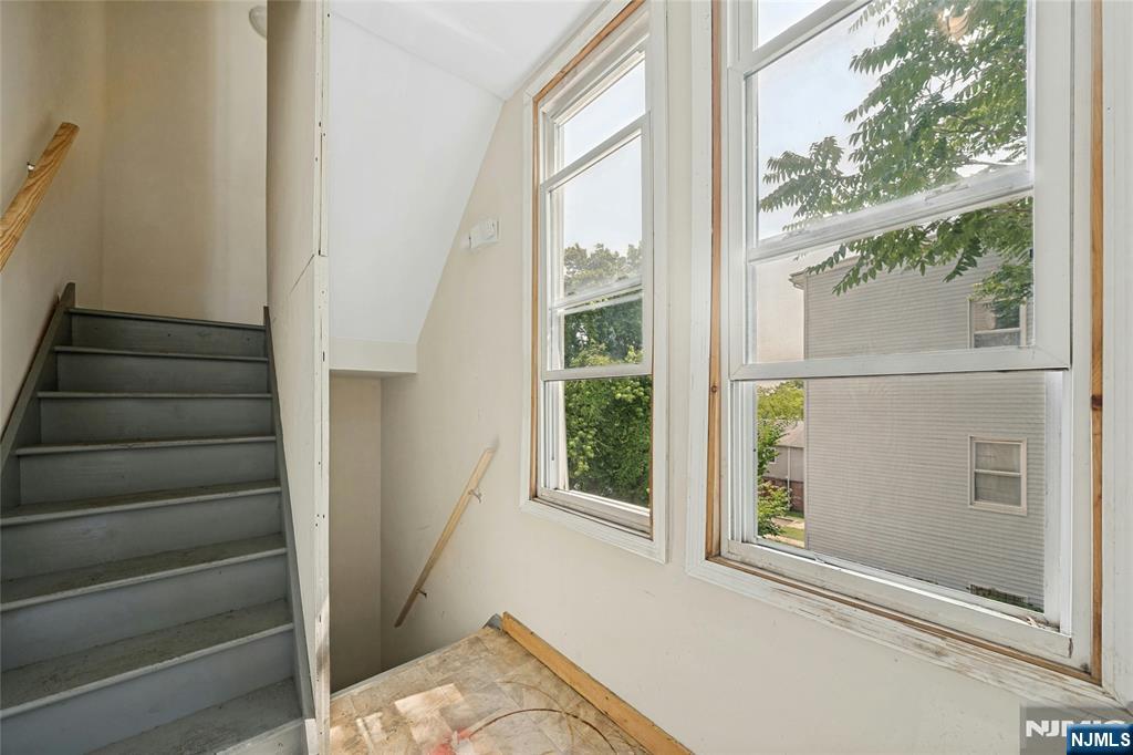 48 Seymour Avenue Property Photo 37
