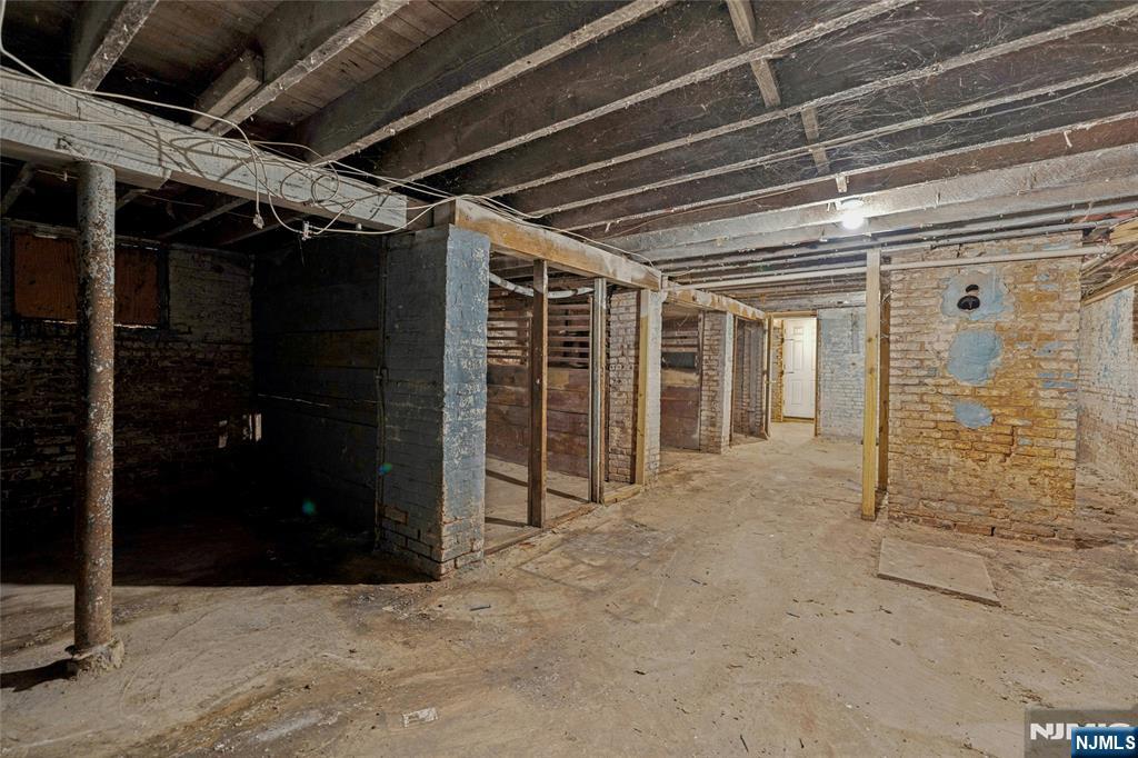 48 Seymour Avenue Property Photo 38