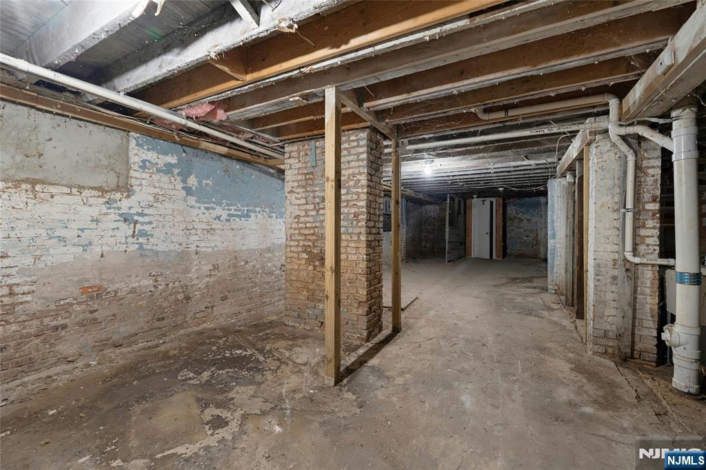 48 Seymour Avenue Property Photo 40
