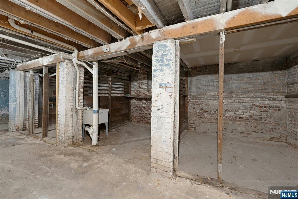 48 Seymour Avenue Property Photo 41