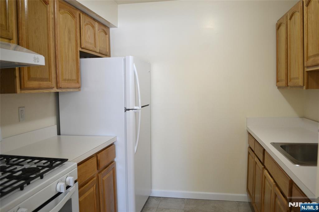 110 Midland Avenue 18a Property Photo 5