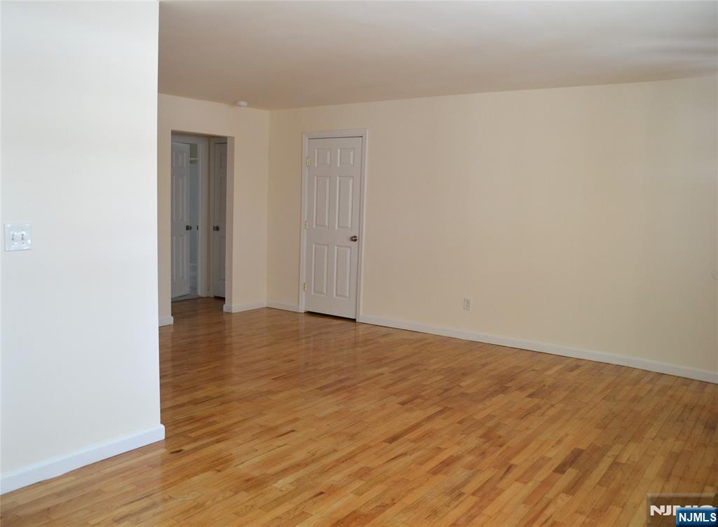 110 Midland Avenue 18a Property Photo 6