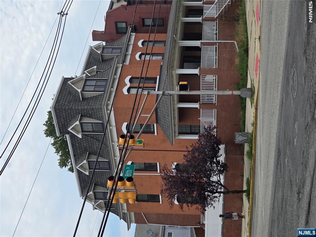 105 W 8th Street Property Photo 1