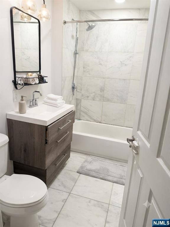 105 W 8th Street Property Photo 14