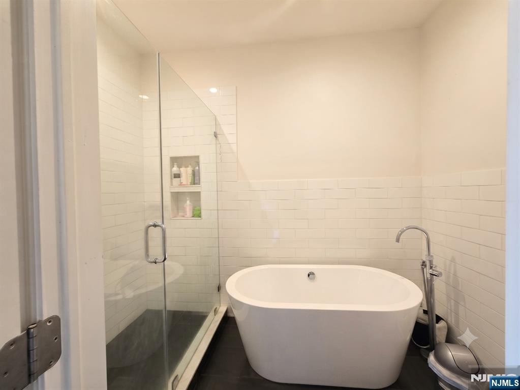 105 W 8th Street Property Photo 21
