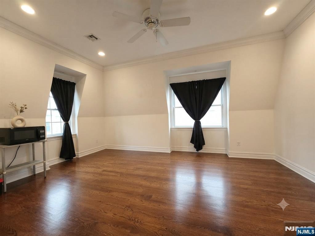 105 W 8th Street Property Photo 30
