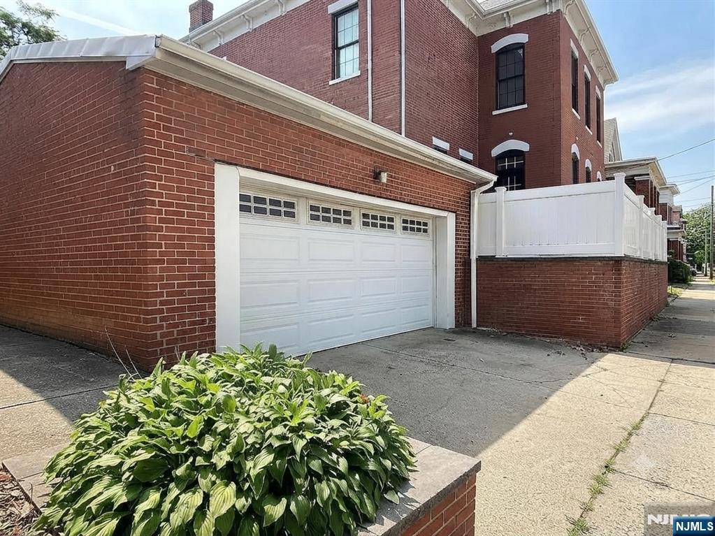105 W 8th Street Property Photo 39
