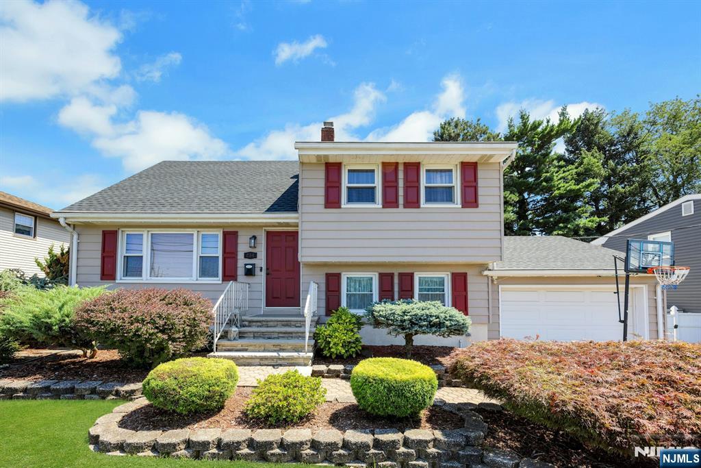 234 Hillside Avenue Property Photo 1