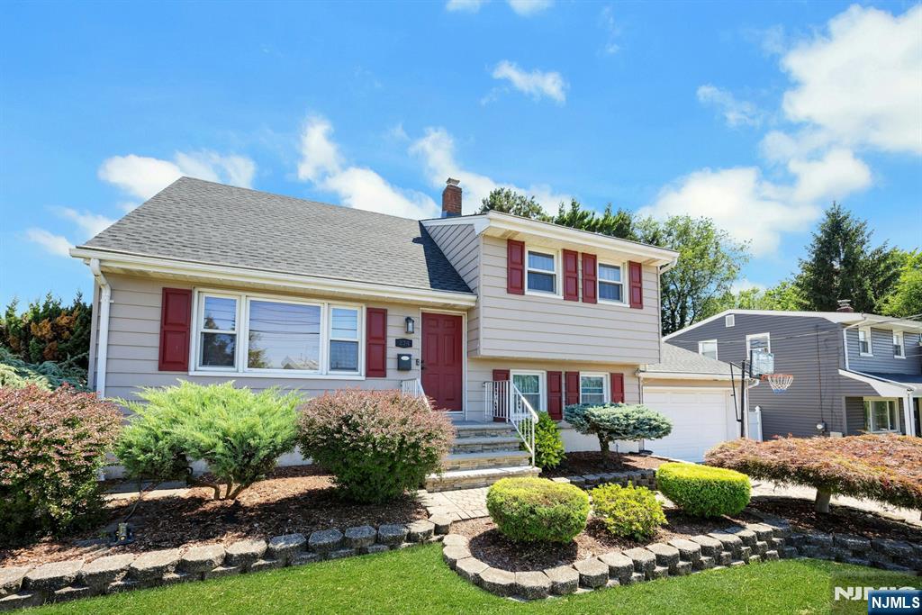 234 Hillside Avenue Property Photo 3