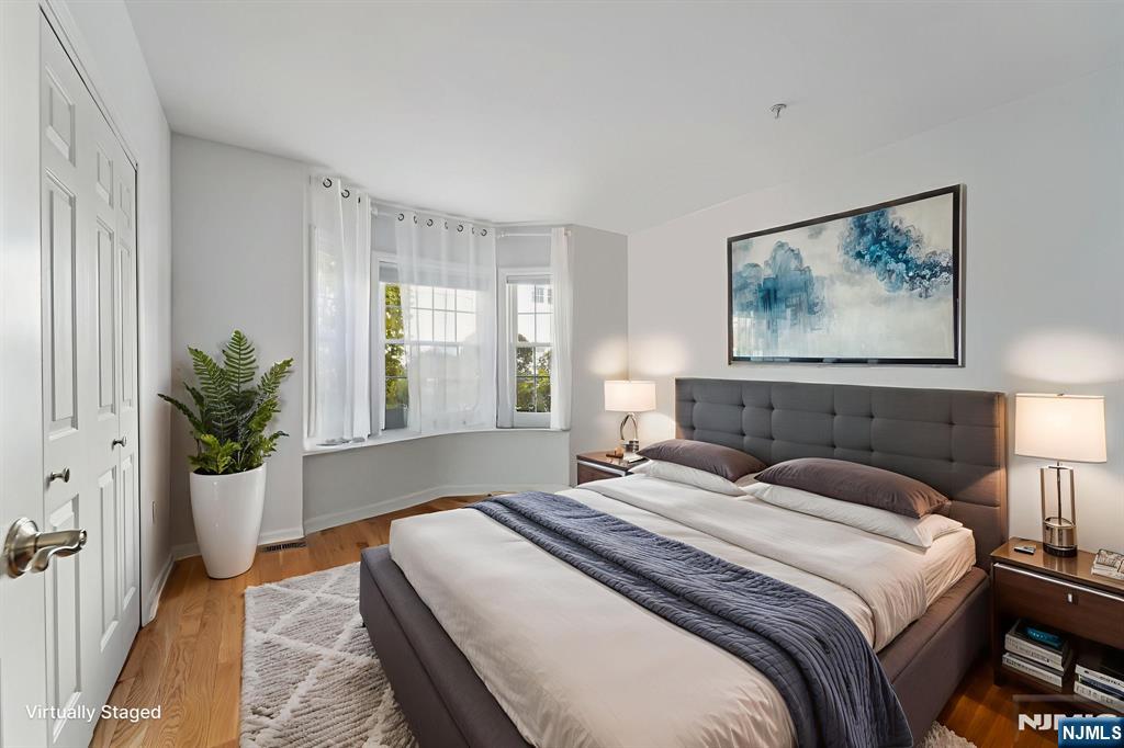 129 The Promenade Property Photo 4