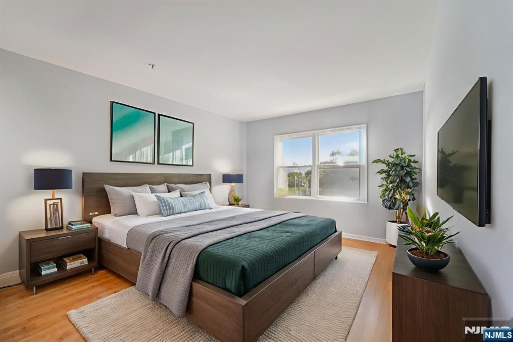 129 The Promenade Property Photo 6