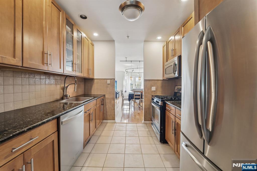 129 The Promenade Property Photo 7