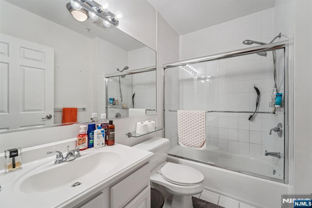 129 The Promenade Property Photo 9