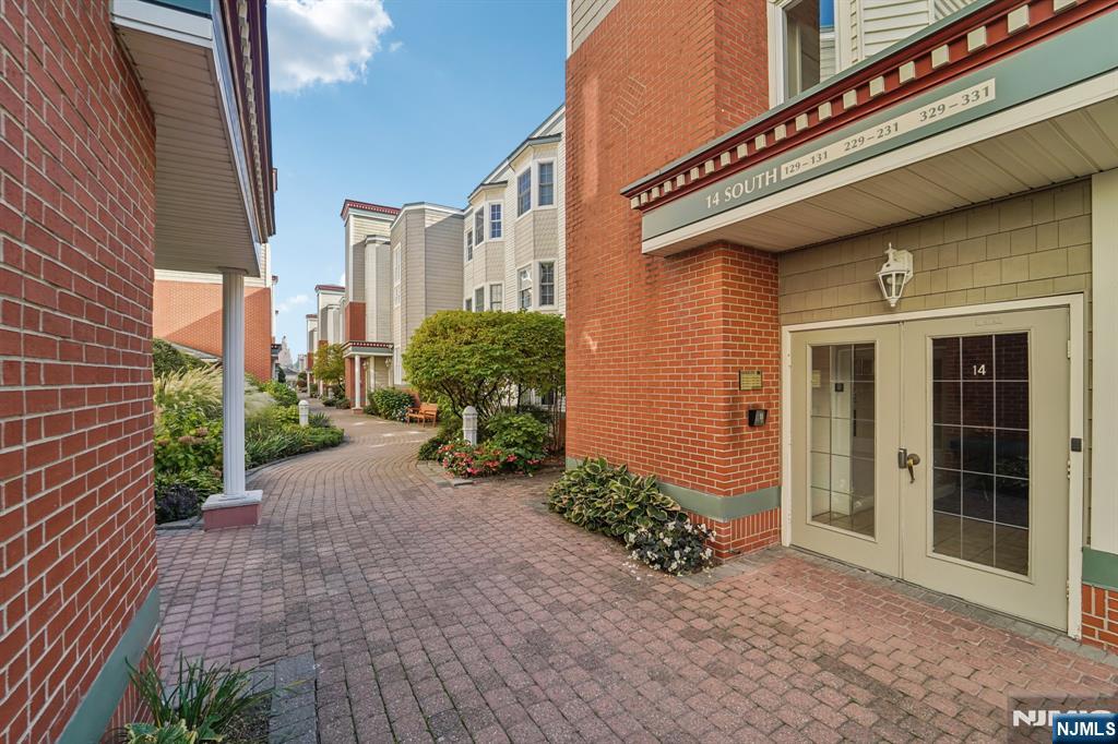 129 The Promenade Property Photo 12