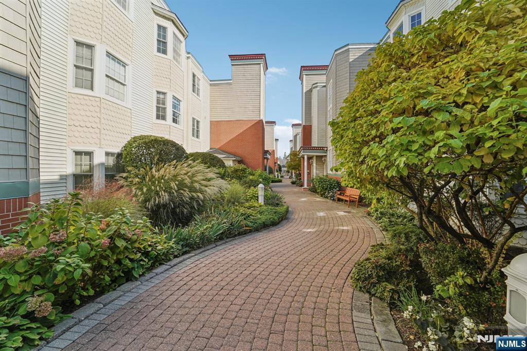 129 The Promenade Property Photo 13