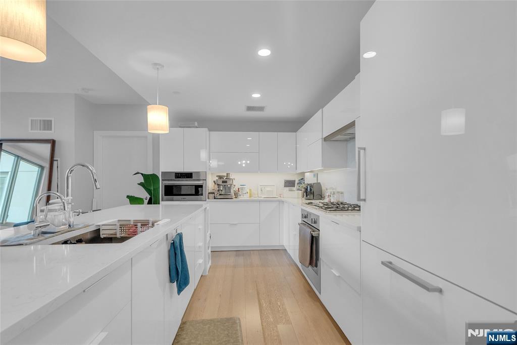 9 Ave At Port Imperial 712 Property Photo 16