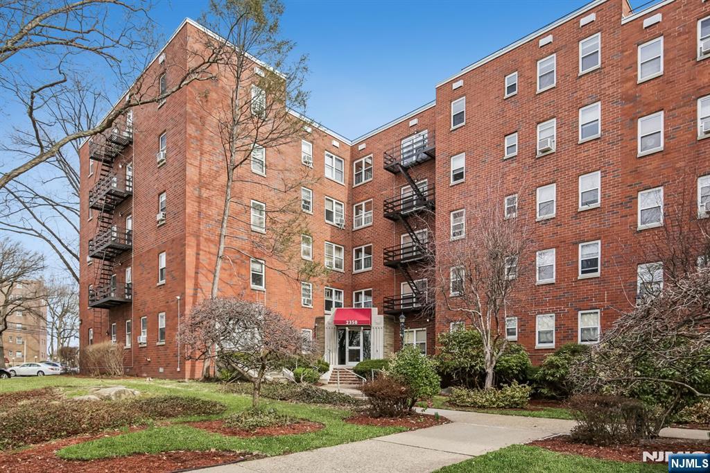 2350 Linwood Avenue 4E Property Photo 1