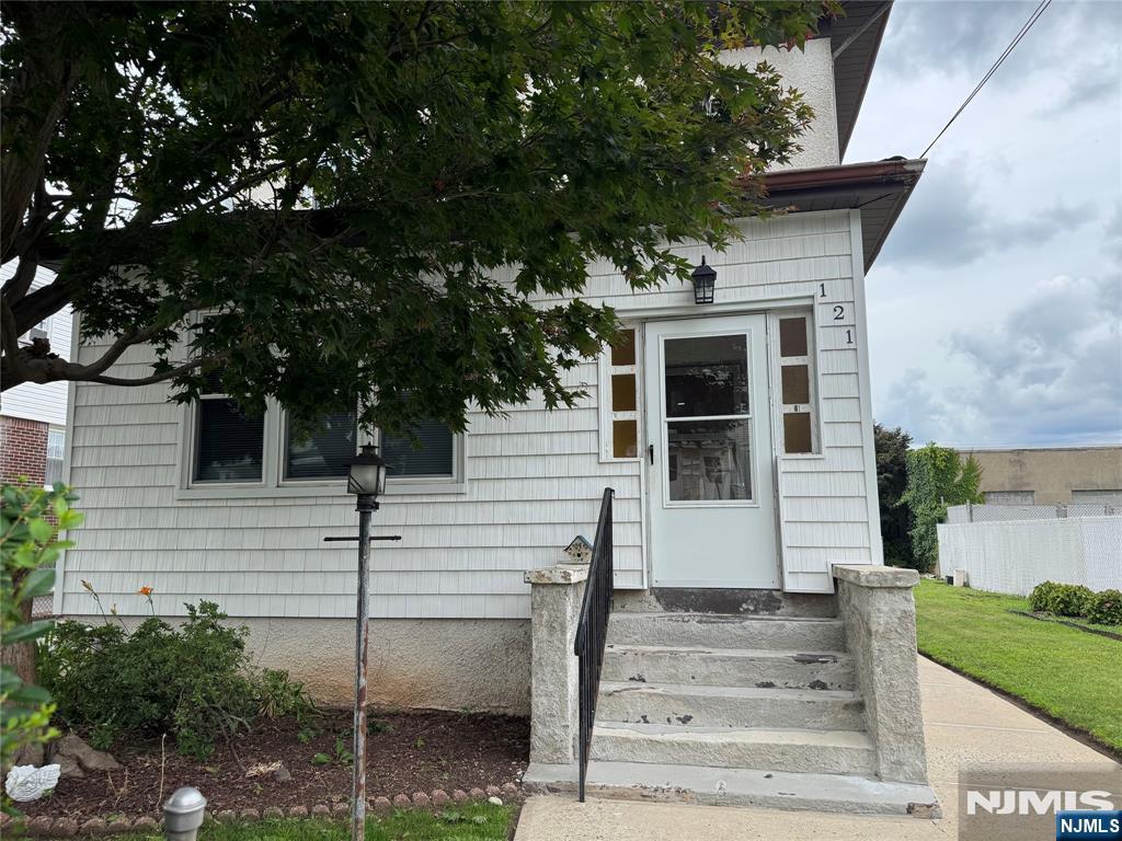 121 Humboldt Street Property Photo 2