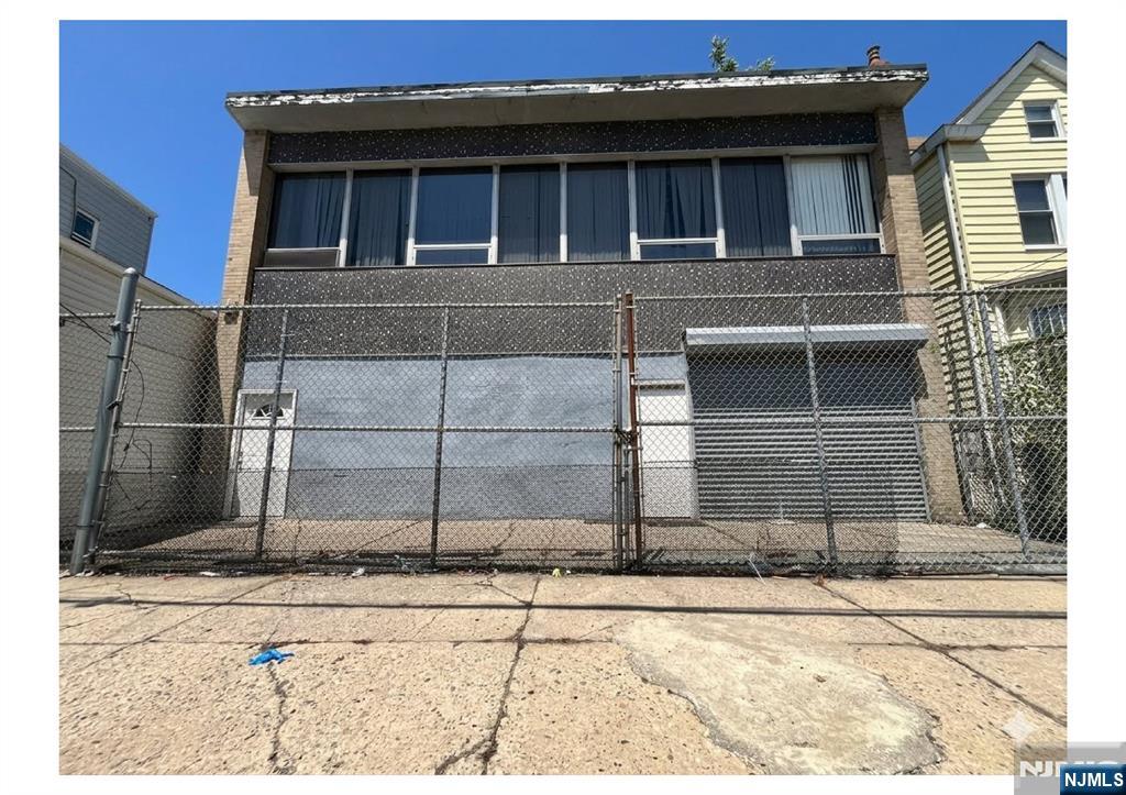 87 Maple Avenue Property Photo 1