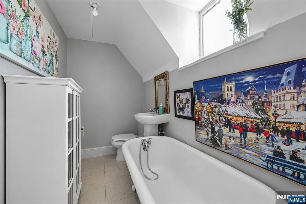 349 Undercliff Avenue Property Photo 15