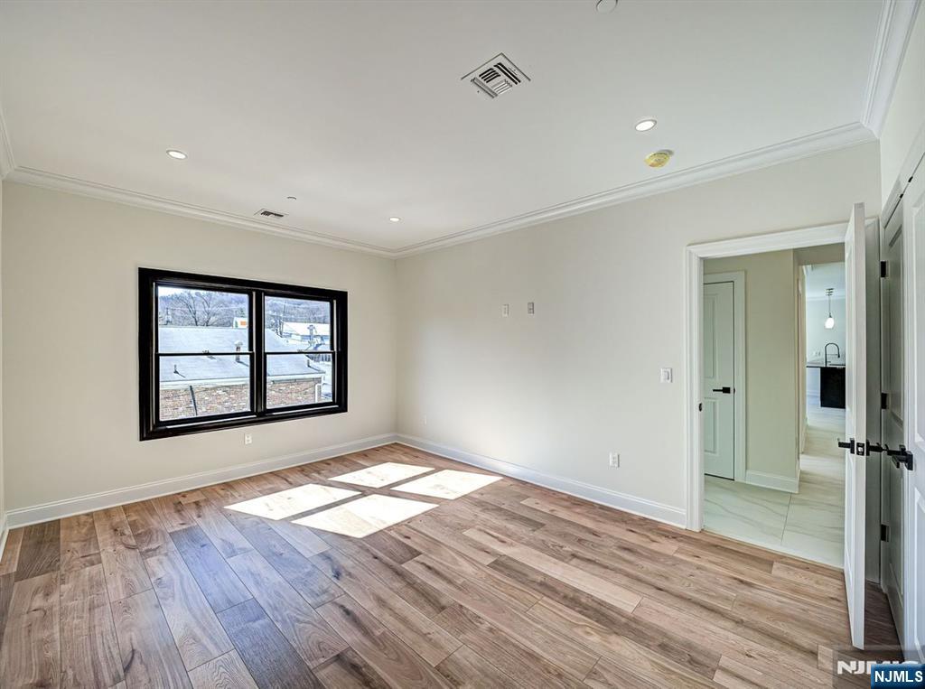 208 Nwk Pompton Turnpike 201 Property Photo 6