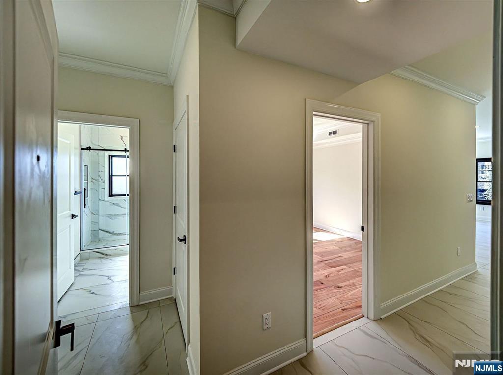 208 Nwk Pompton Turnpike 201 Property Photo 11