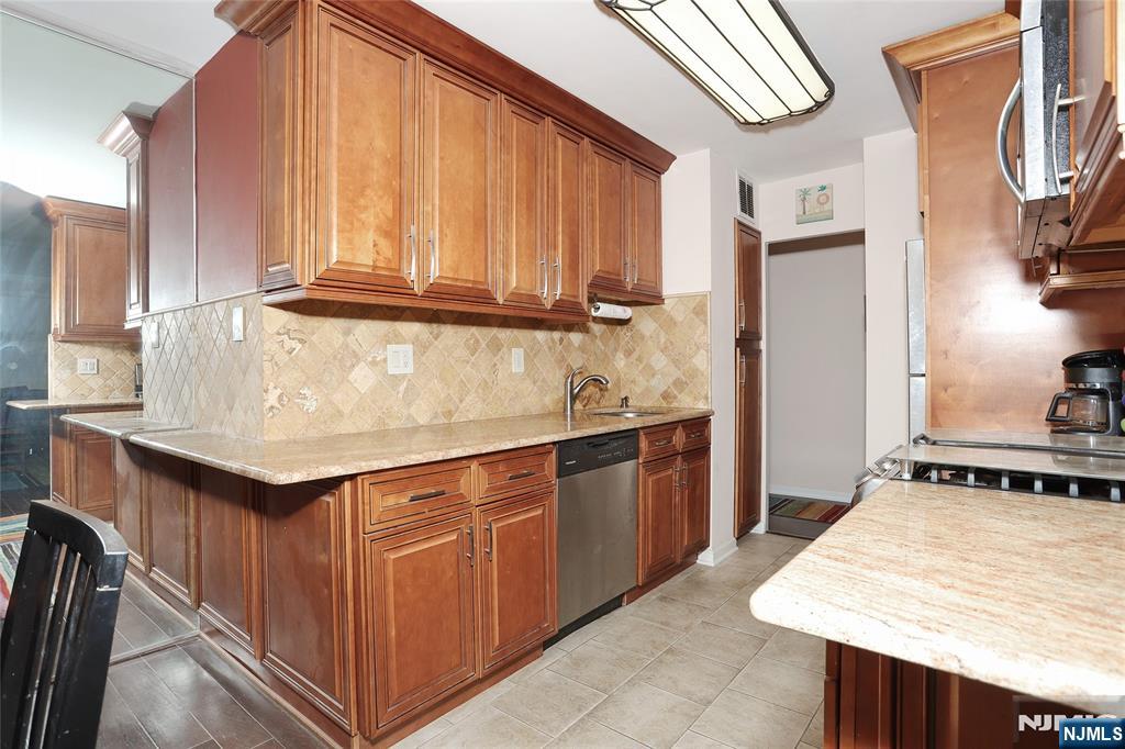 6040 Boulevard 8h Property Photo 2