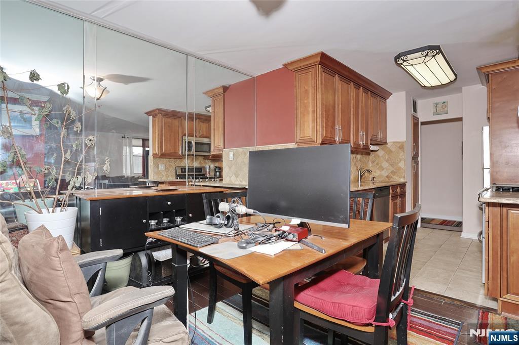 6040 Boulevard 8h Property Photo 3