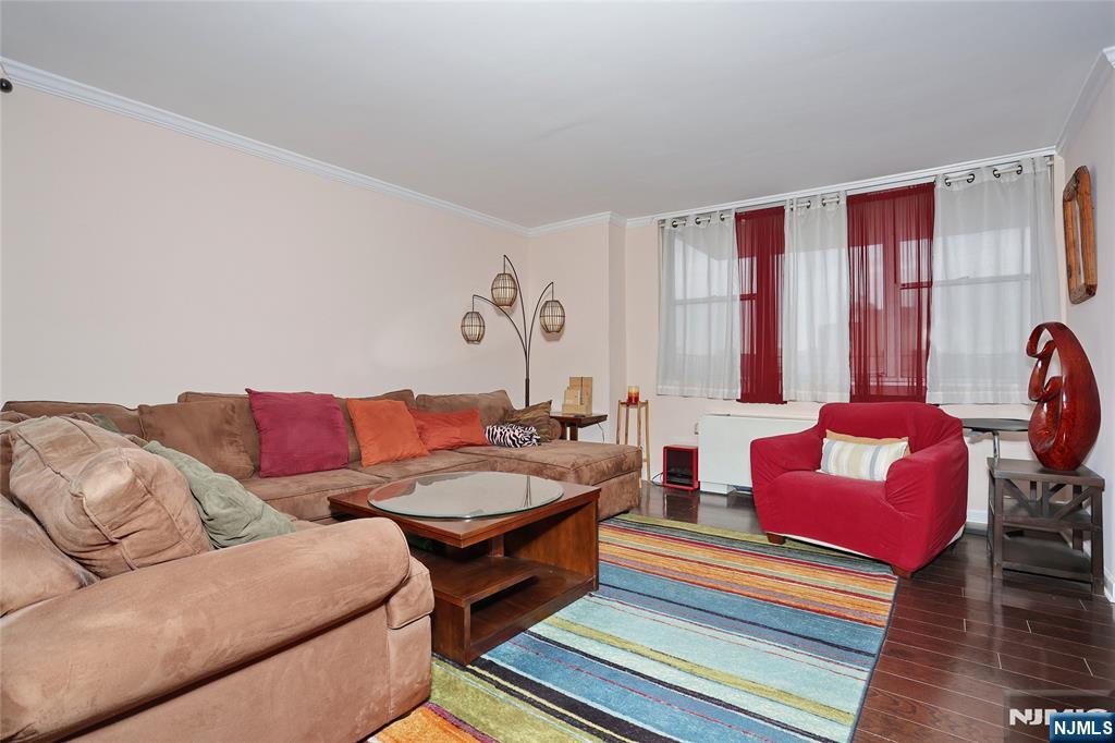 6040 Boulevard 8h Property Photo 5