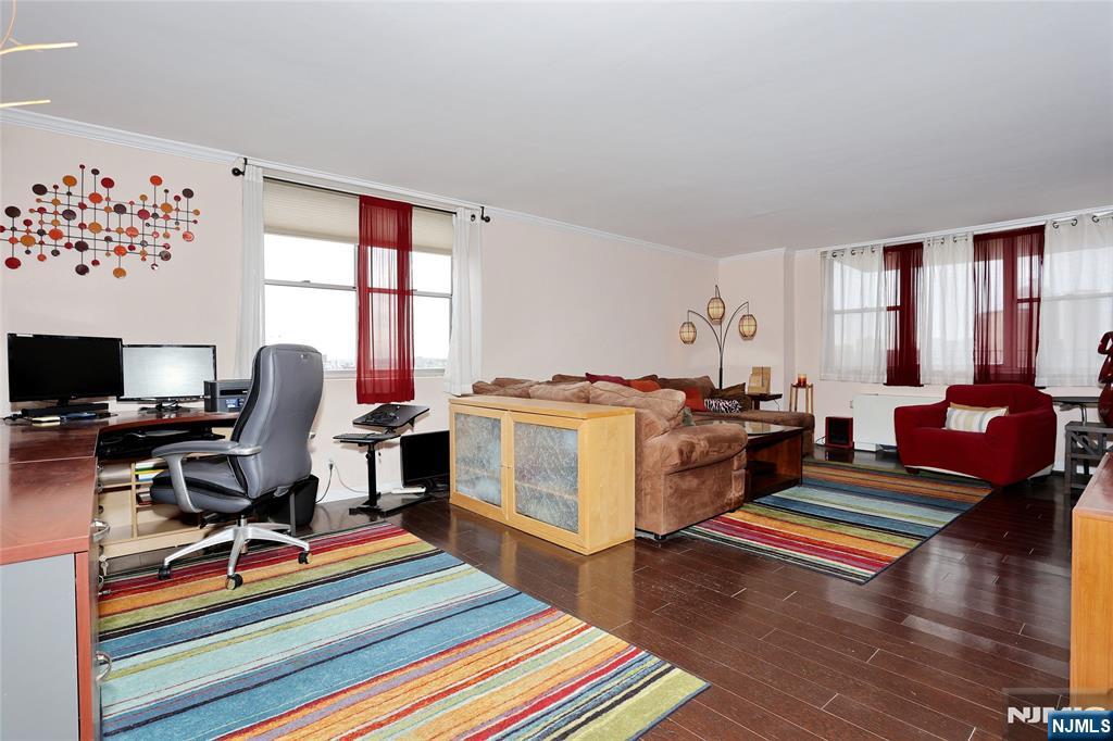 6040 Boulevard 8h Property Photo 6