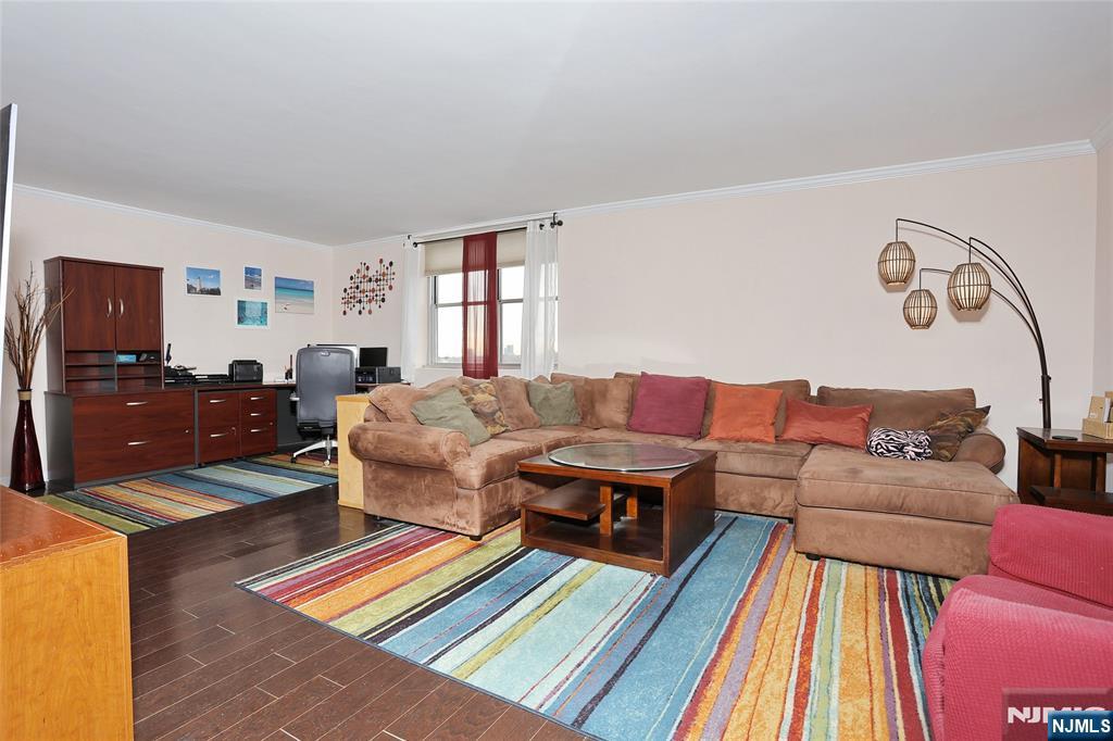 6040 Boulevard 8h Property Photo 8