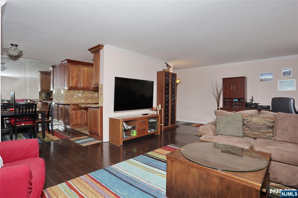 6040 Boulevard 8h Property Photo 9