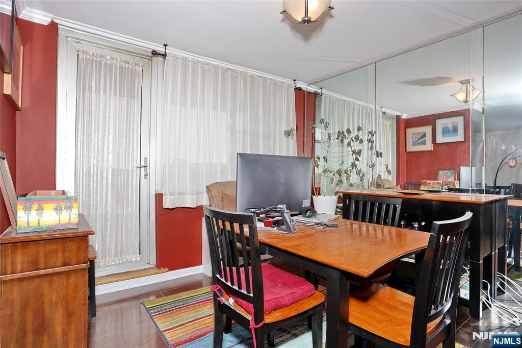 6040 Boulevard 8h Property Photo 11