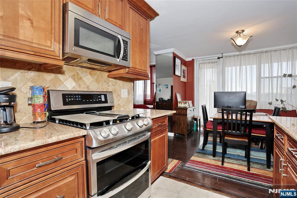 6040 Boulevard 8h Property Photo 12