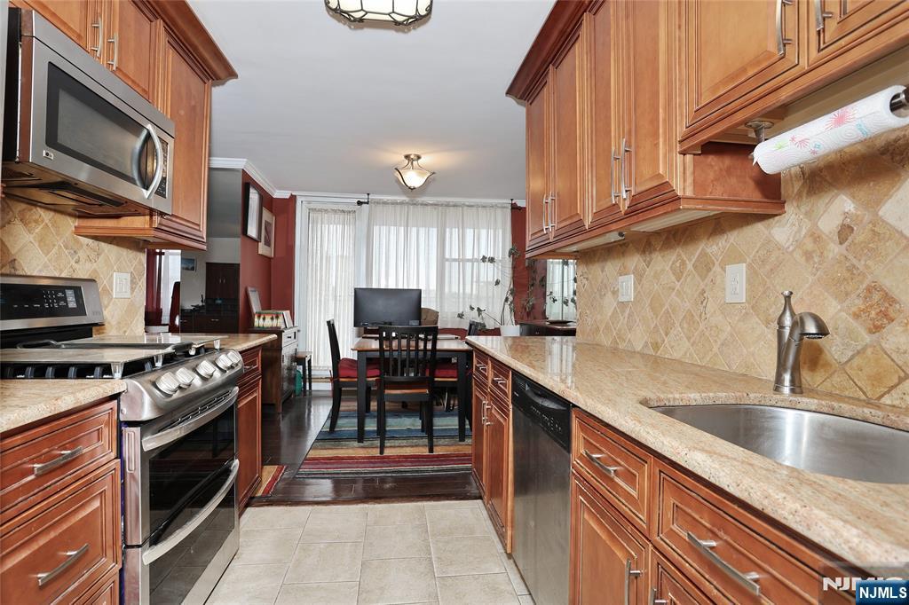 6040 Boulevard 8h Property Photo 13