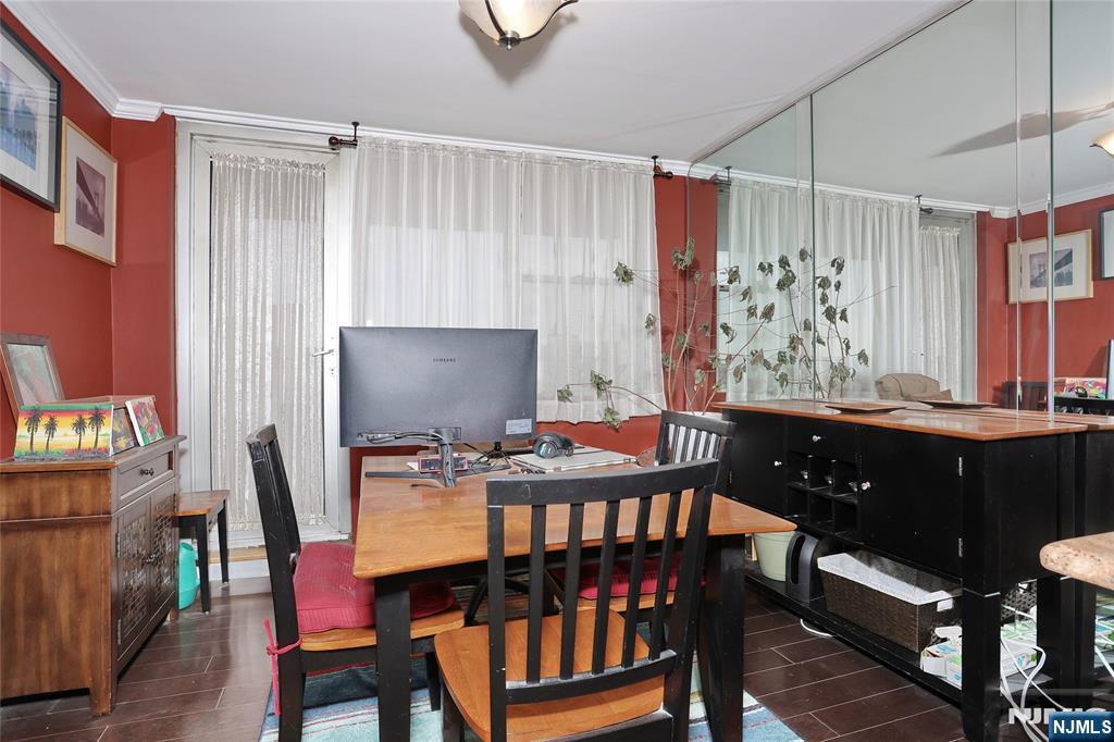 6040 Boulevard 8h Property Photo 15