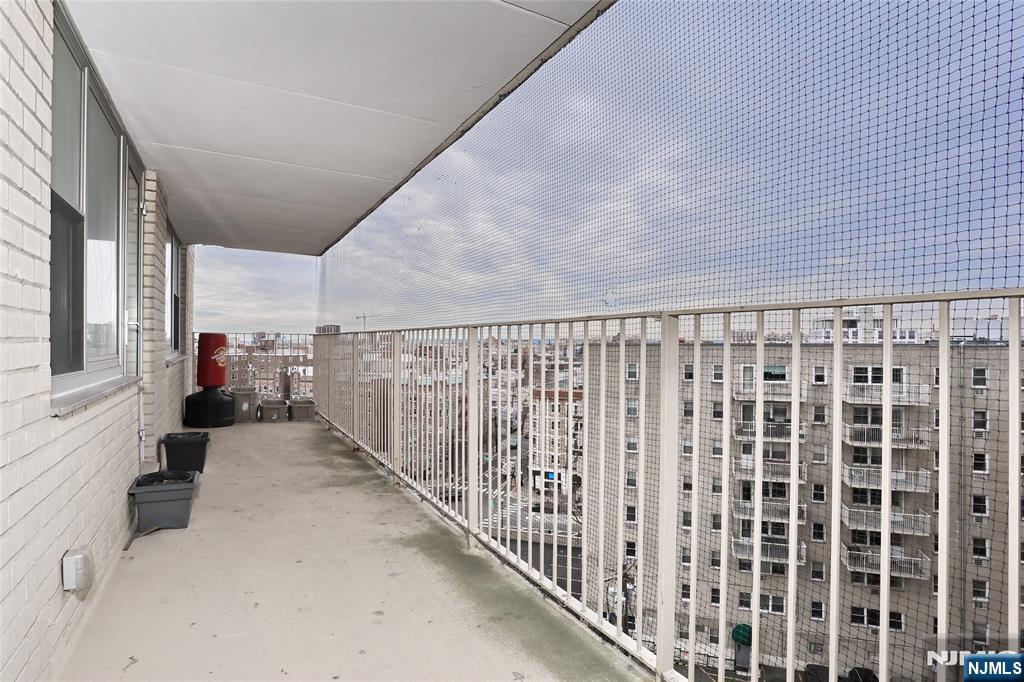 6040 Boulevard 8h Property Photo 16