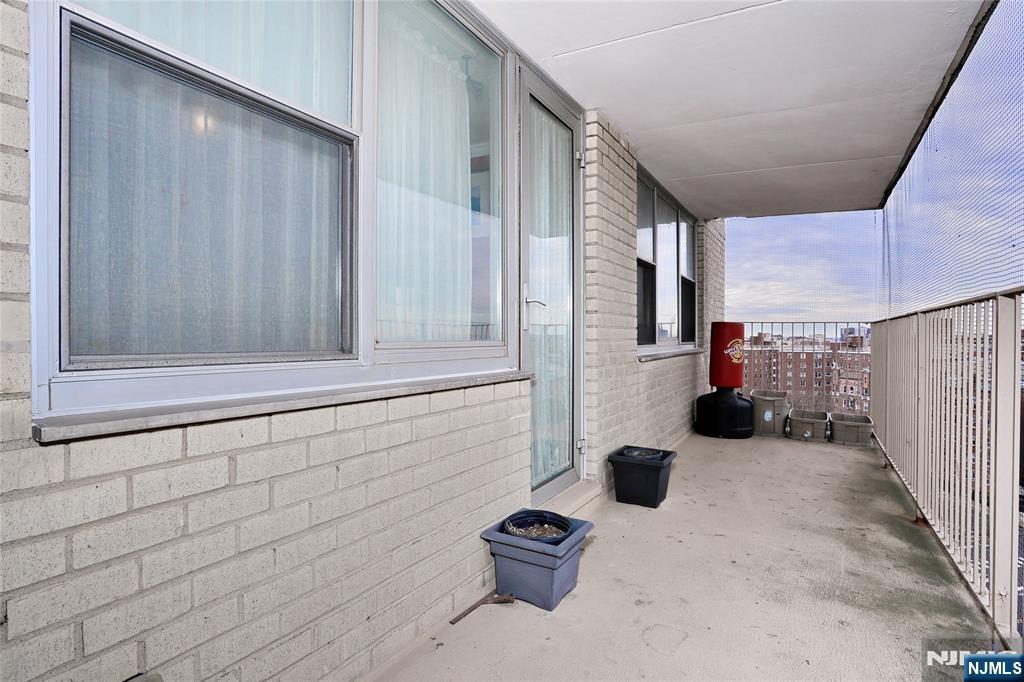 6040 Boulevard 8h Property Photo 17