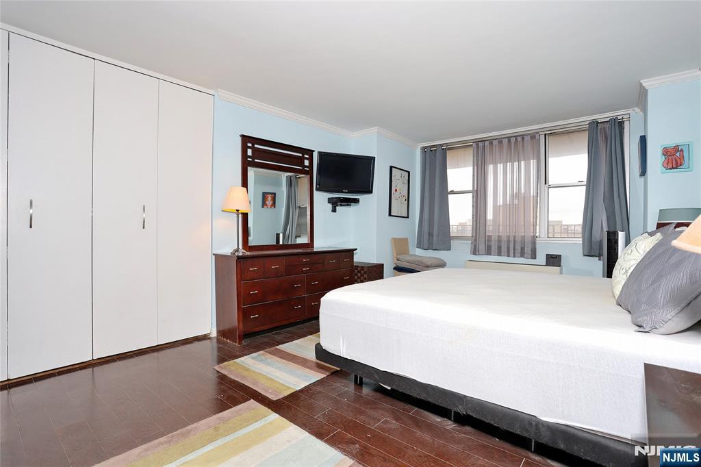 6040 Boulevard 8h Property Photo 19