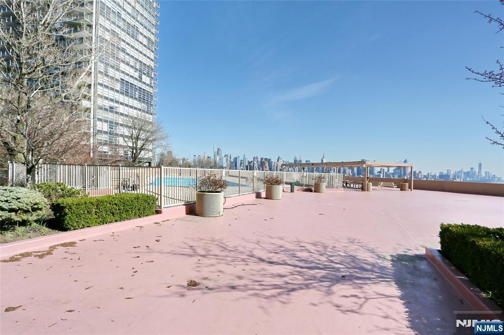 6040 Boulevard 8h Property Photo 22