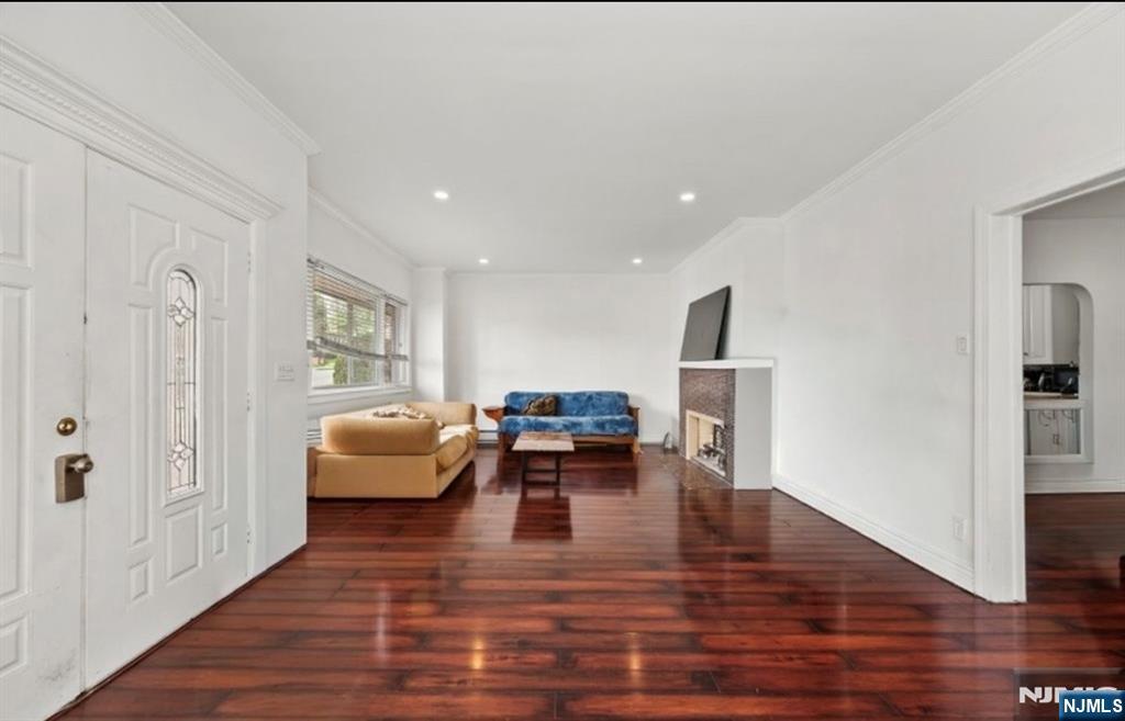 334 Brook Avenue Property Photo 1
