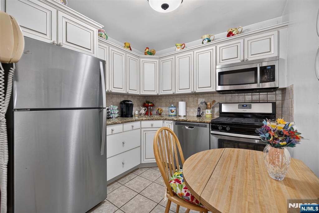 2100 Linwood Avenue 19b Property Photo 4