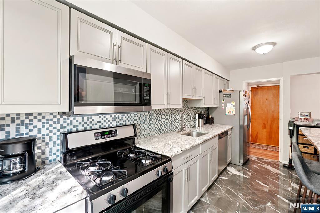 208 Anderson Street N6b Property Photo 1