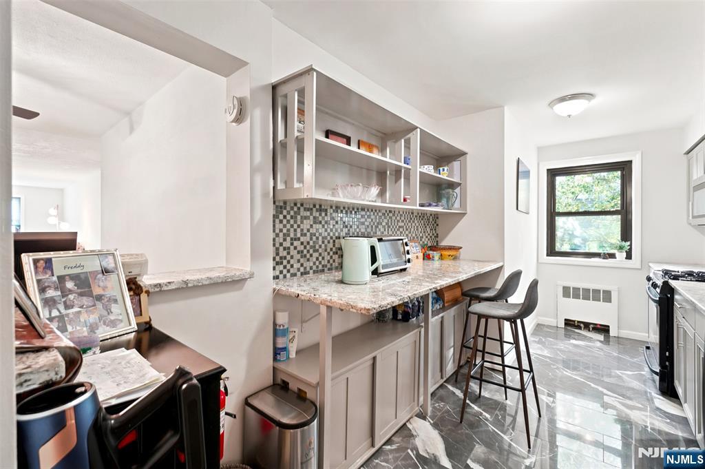 208 Anderson Street N6b Property Photo 4