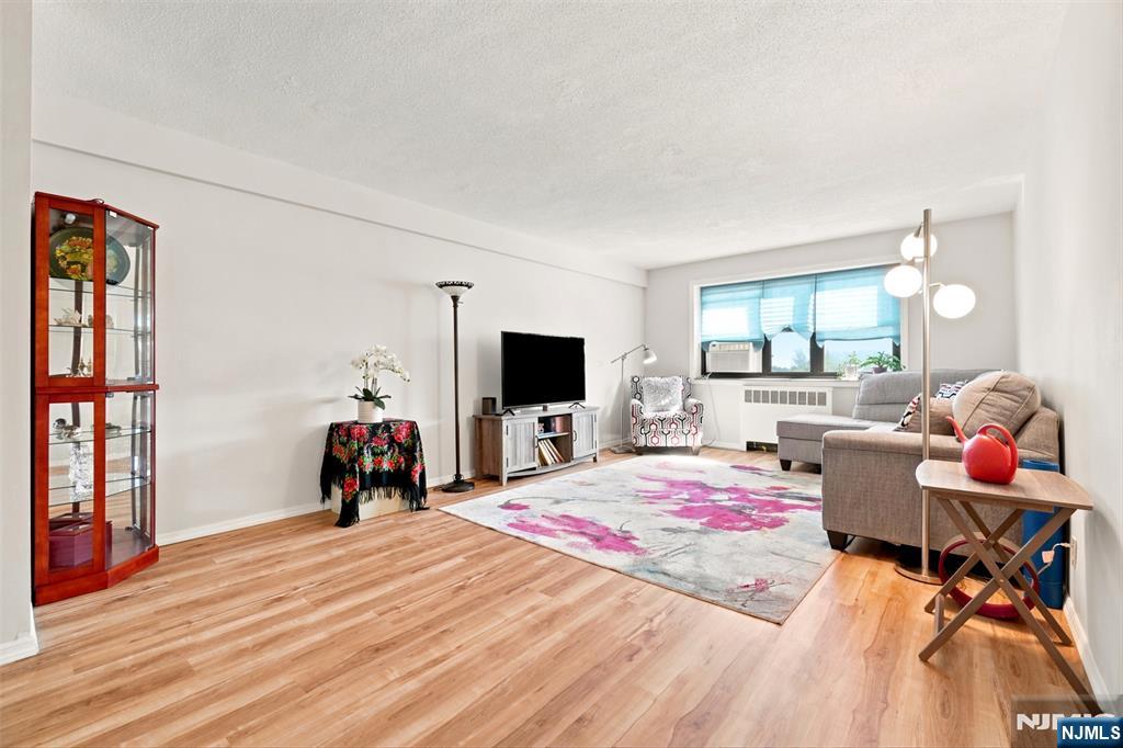 208 Anderson Street N6b Property Photo 7