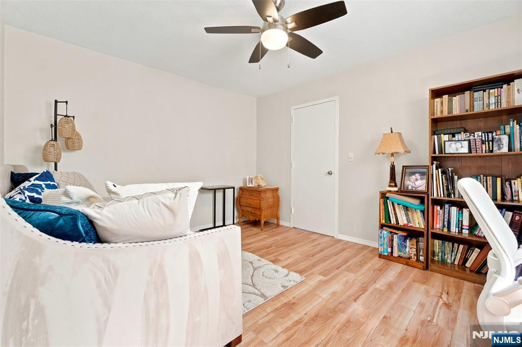 208 Anderson Street N6b Property Photo 13